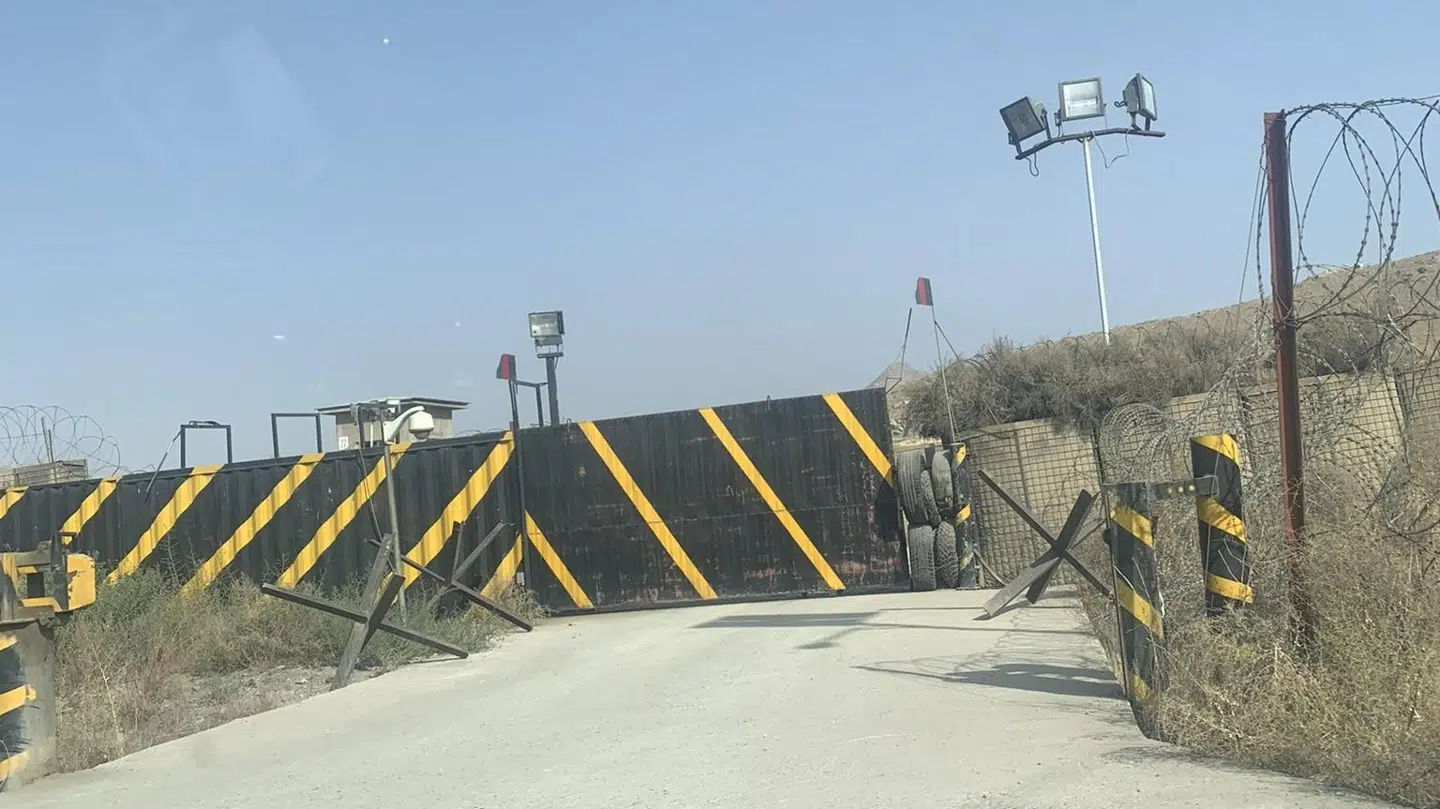 Sådan så porten til Salt Pit ud i 2020, mens amerikanerne fortsat havde stedet under kontrol. Billedet er taget af den afghanske journalist Sultan Faizy. Det er et af meget få billeder af Salt Pit, der eksisterer.