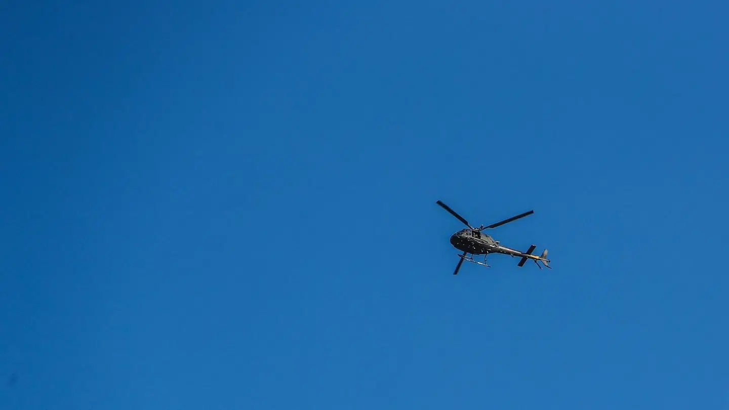 Politiet havde blandt andet en helikopter i luften. Foto: Presse-foto.dk