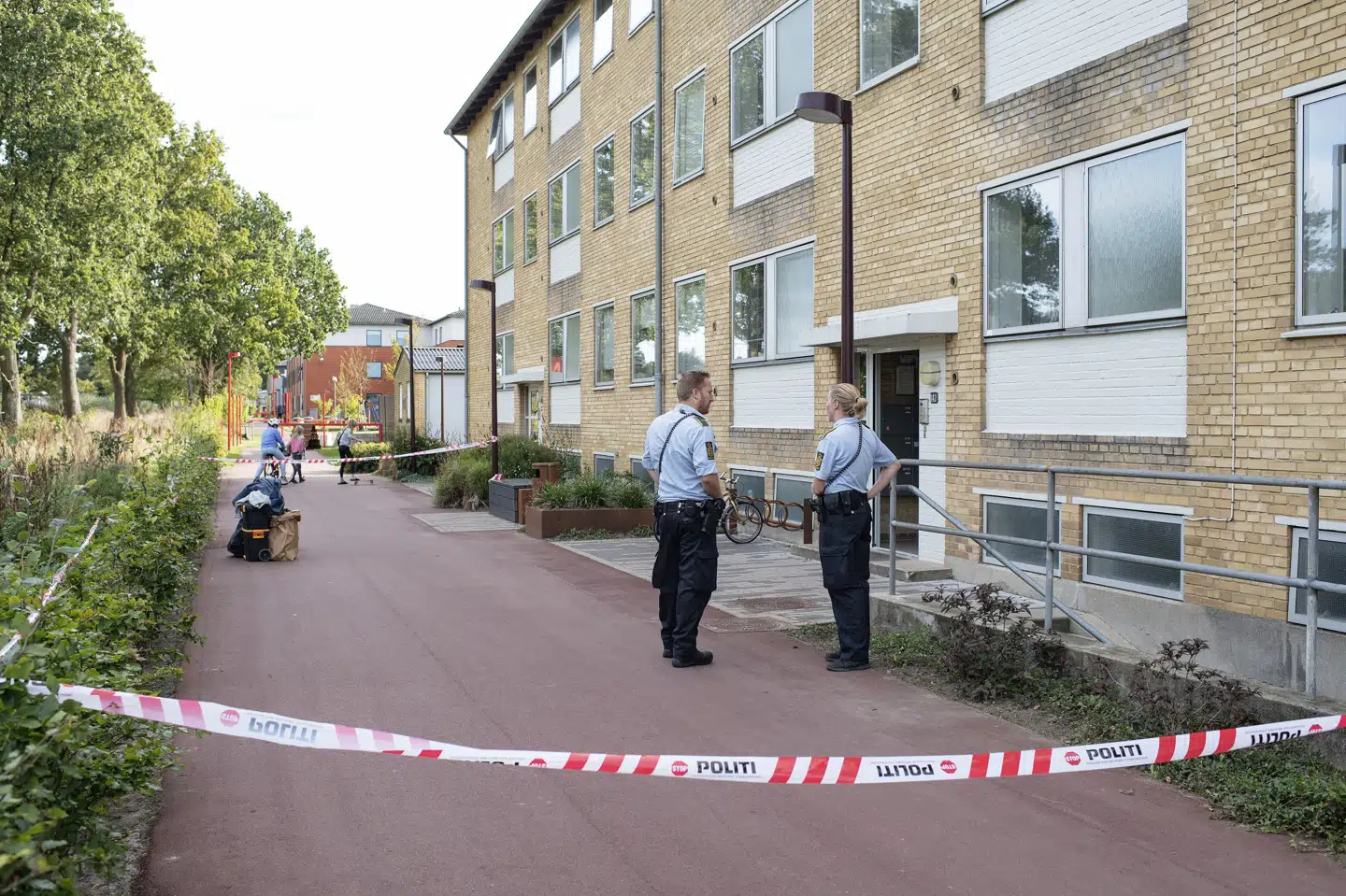 Det var i en lejlighed på Nørrebrogade i Randers, at en 44-årig kvinde blev fundet dræbt den 17. september 2020. Hendes ene barn og kvindens tidligere ægtefælle er nu begge tiltalt for drabet. (Arkivfoto) Bo Amstrup/Ritzau Scanpix