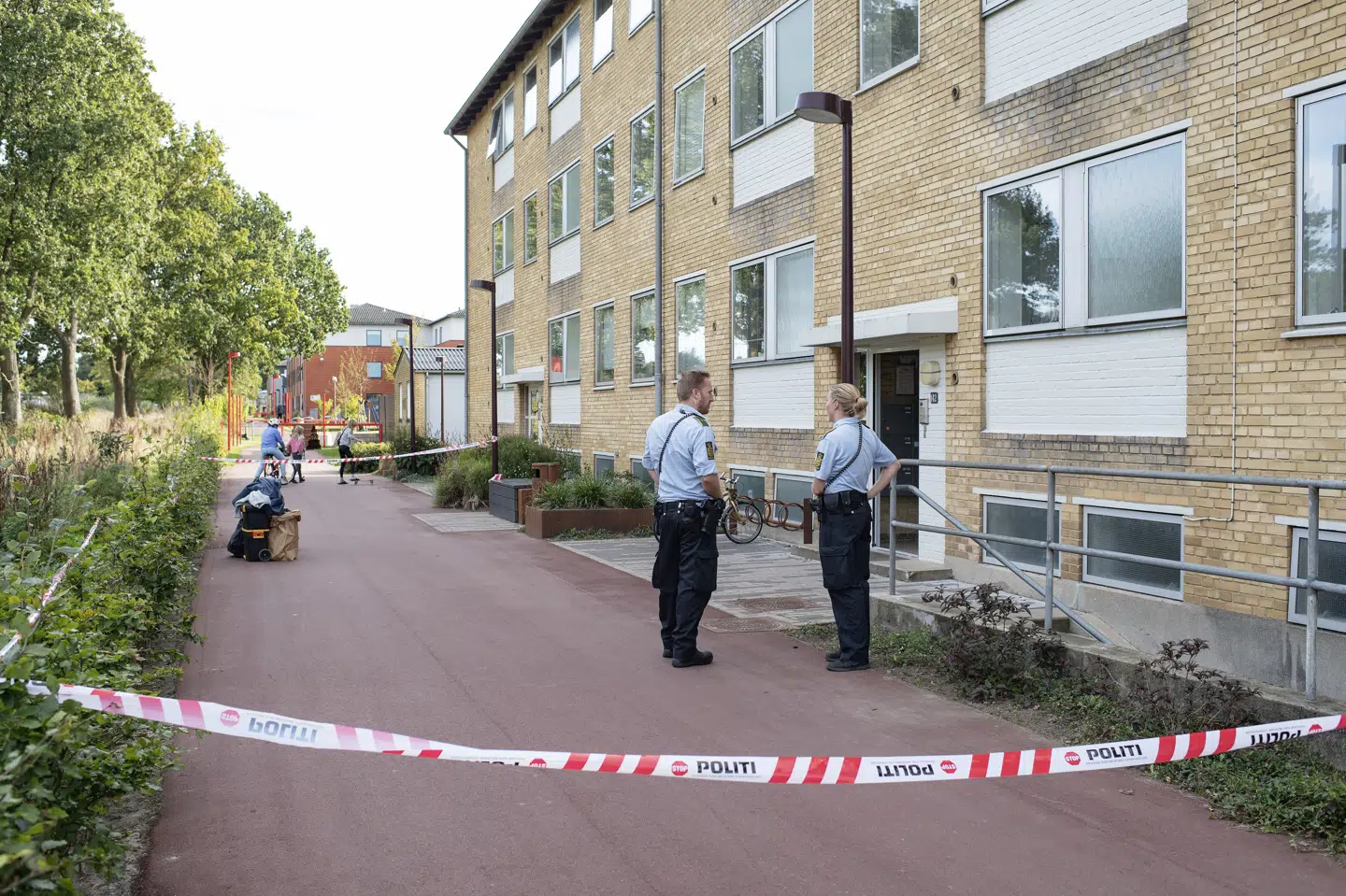 Det var i en lejlighed på Nørrebrogade i Randers, at en 44-årig kvinde blev fundet dræbt den 17. september 2020. Hendes ene barn og kvindens tidligere ægtefælle er nu begge tiltalt for drabet. (Arkivfoto) Bo Amstrup/Ritzau Scanpix