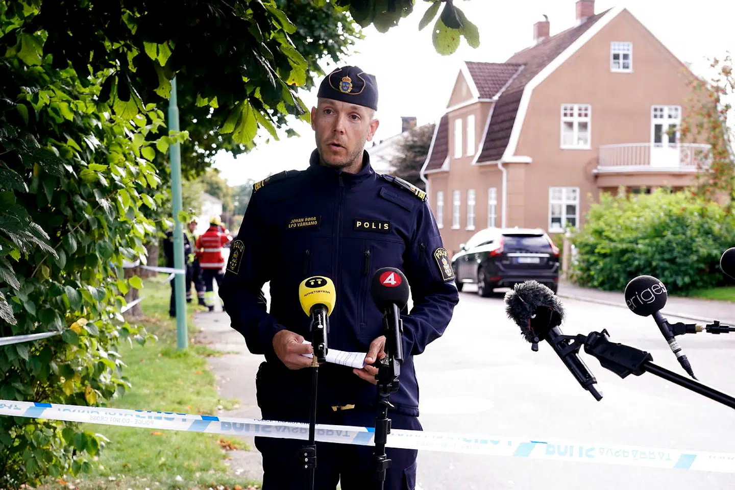 Johan Borg fra politiet i Värnamo orienterer pressen mandag formiddag.