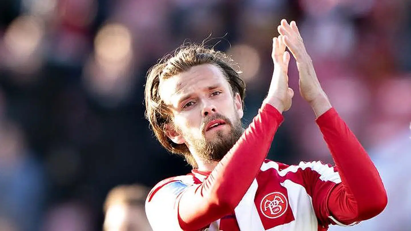 AaB's anfører Lucas Andersen var 16 år og 173 dage ved debut sin debut i 2011. Tirsdag blev Oliver Ross den yngste debutant siden AaB-profilen.