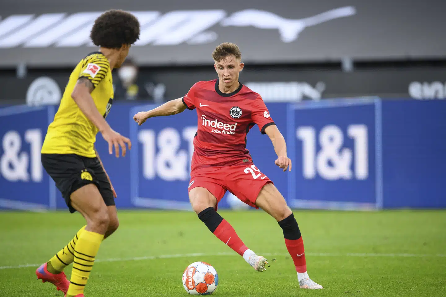 Jesper Lindstrøm ses her i aktion mod Borussia Dortmund i Bundesligaen. Den kamp vandt Dortmund med 5-2. Anke Waelischmiller/Sven Simon/Ritzau Scanpix