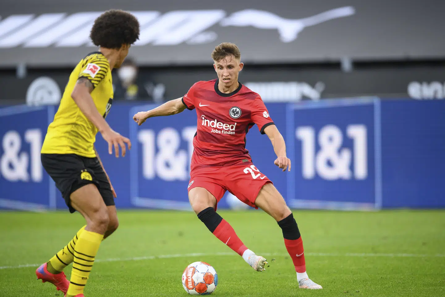 Jesper Lindstrøm ses her i aktion mod Borussia Dortmund i Bundesligaen. Den kamp vandt Dortmund med 5-2. Anke Waelischmiller/Sven Simon/Ritzau Scanpix