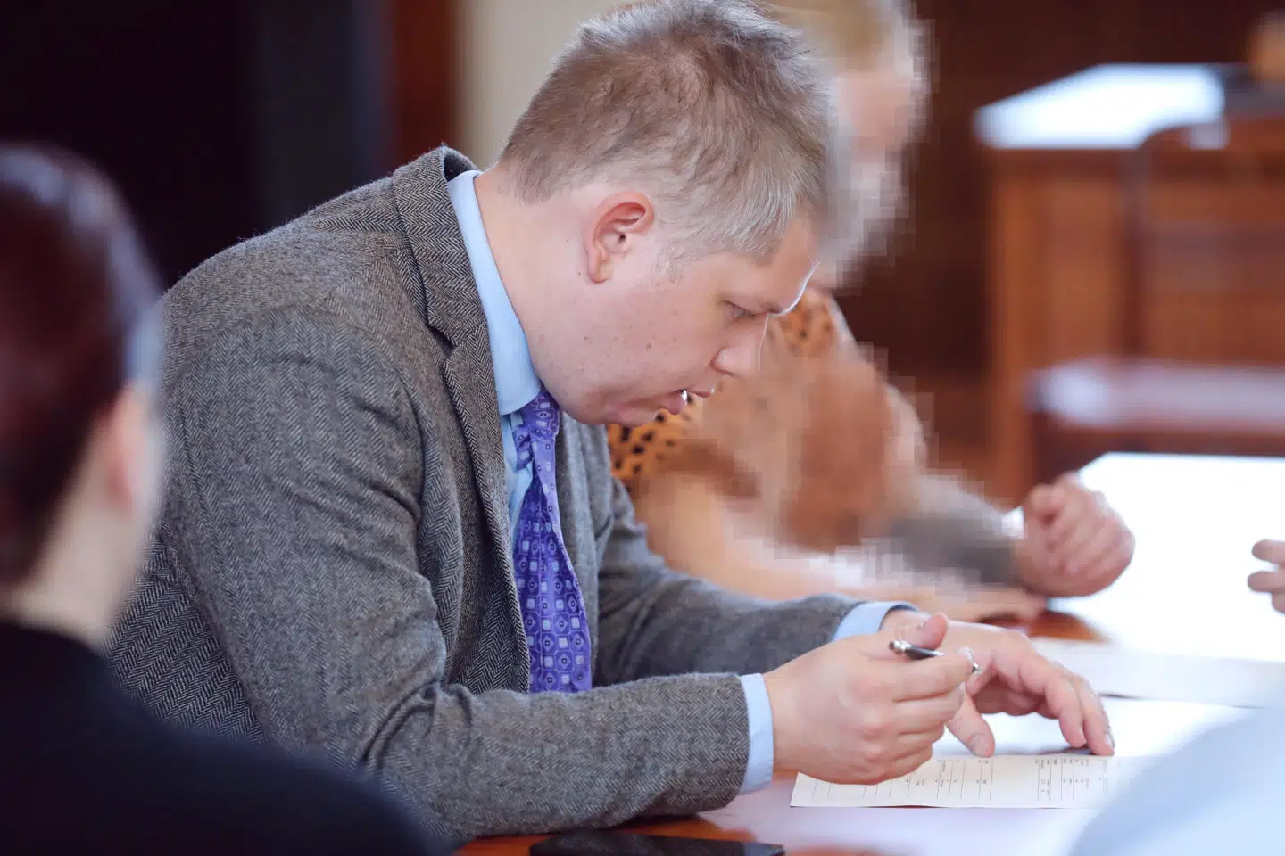 Papirerne skrives under af Rasmus Paludan.