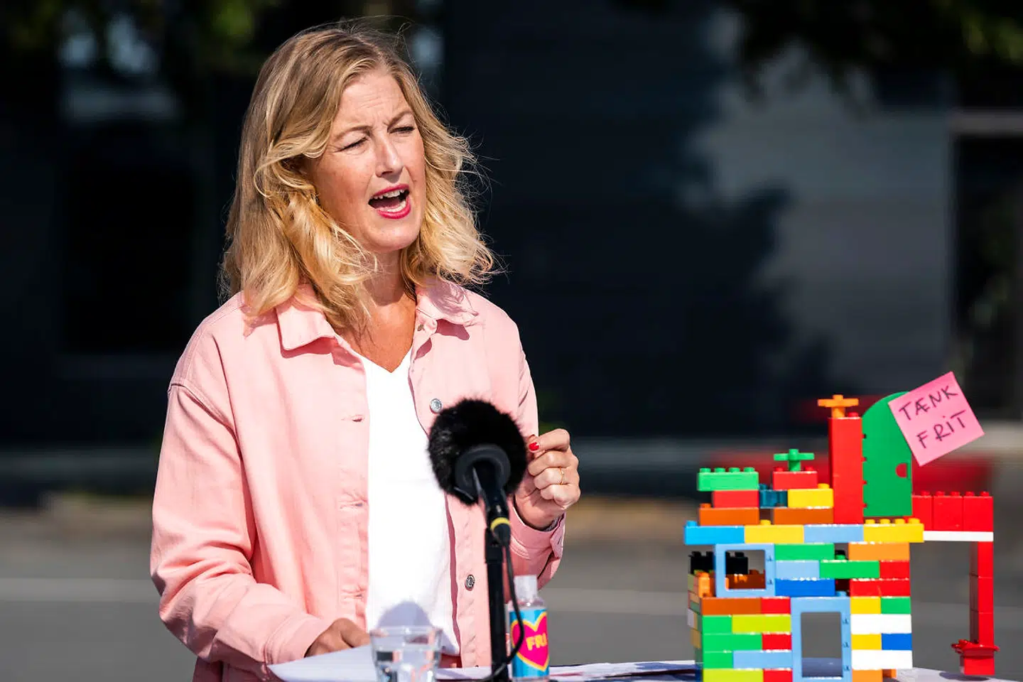 »Kan du huske Tyskertøzerne? Din tur er snart,« skrev den 54-årige mand blandt andet til Radikale Venstres politiske leder Sofie Carsten Nielsen.,