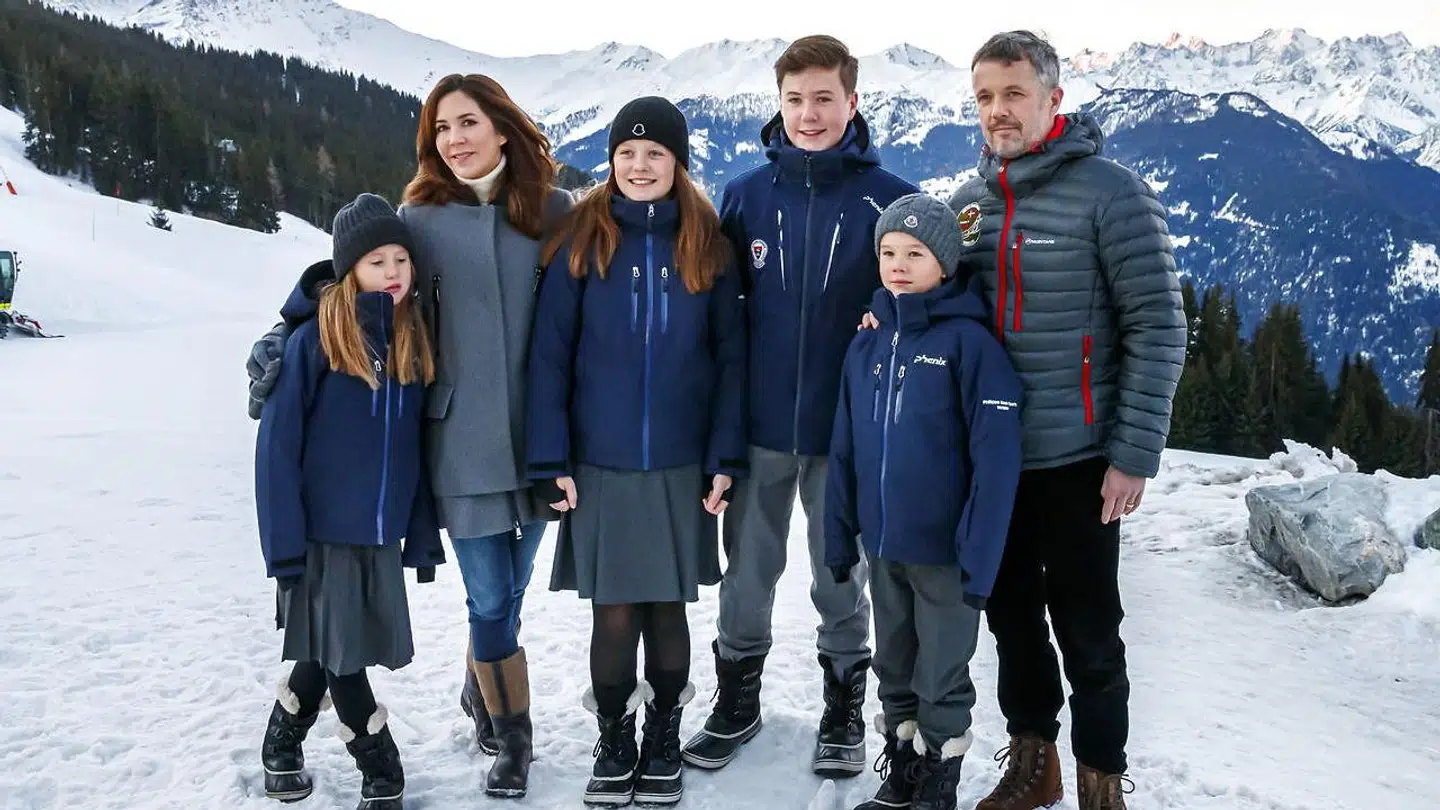 Sådan så det ud, da kronprinsparret sendte deres børn i privatskole i Verbier, Schweiz.