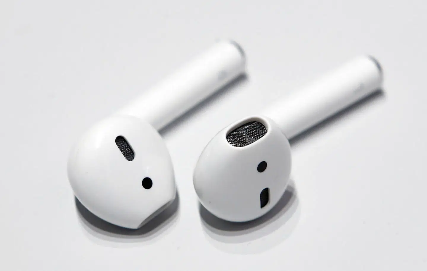 Apple AirPods are displayed during a media event in San Francisco, California, U.S. September 7, 2016. REUTERS/Beck Diefenbach/File Photo. (Foto: © Beck Diefenbach / Reuters/Scanpix 2016)