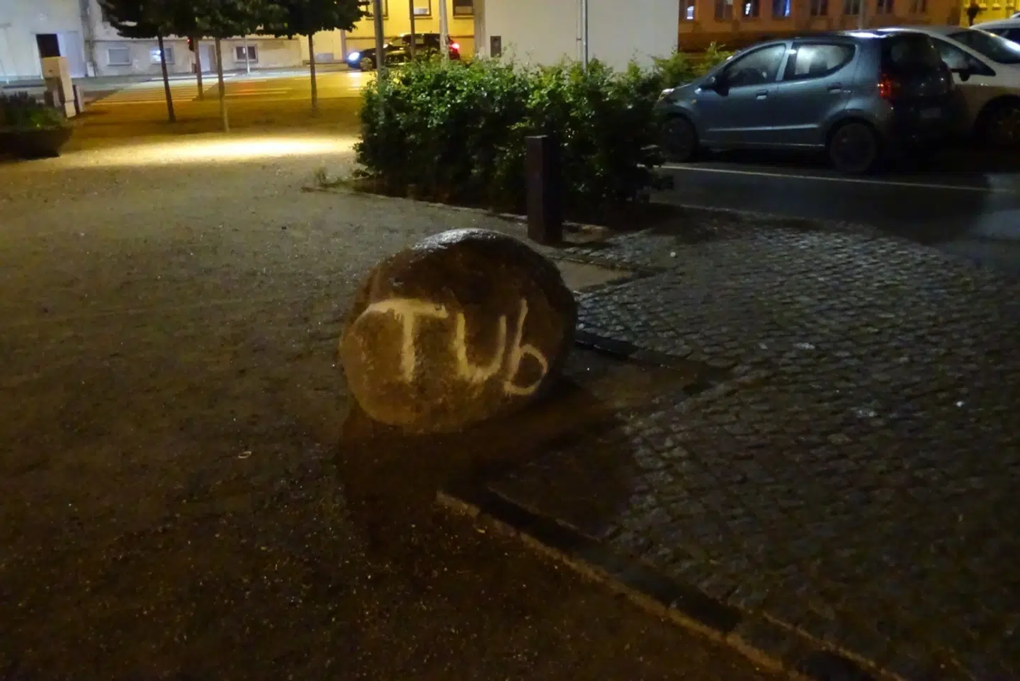 Tobias Jødal blev kaldt for 'Tub'. Det er blevet skrevet på stenen med store bogstaver, efter at den er blevet renset.