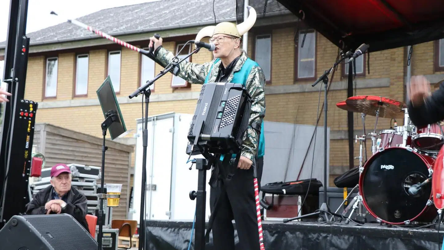 Leo gav den gas trods krykkerne.