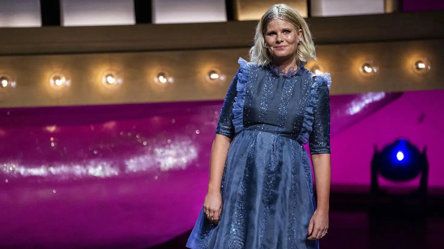 Sofie Linde på scenen til Zulu Comedy Galla i august 2020.