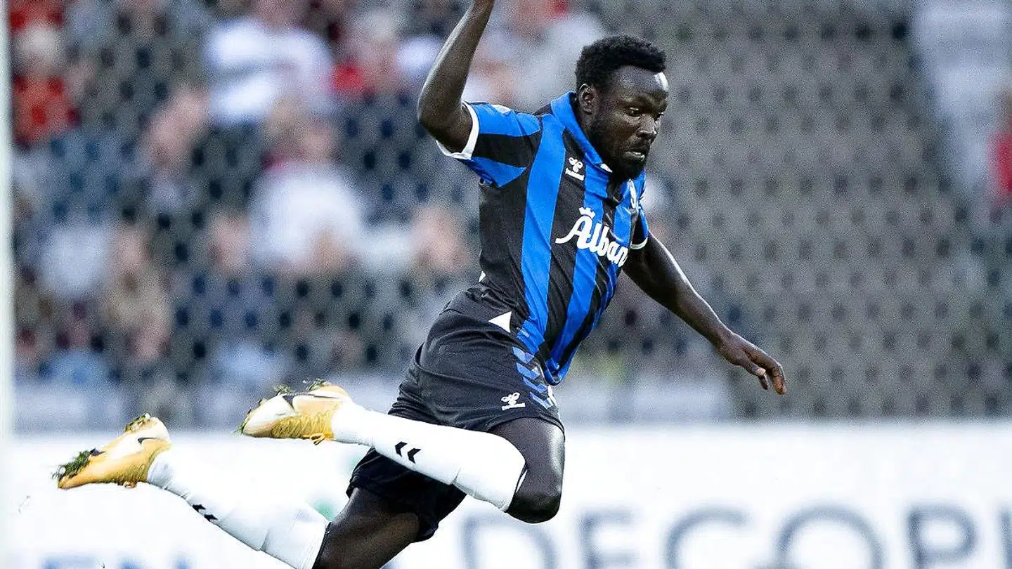Moses Opondo sendte de medrejste OB-fans ud i vild jubel, da han sendte bolden i nettet til 2-2 i overtiden.
