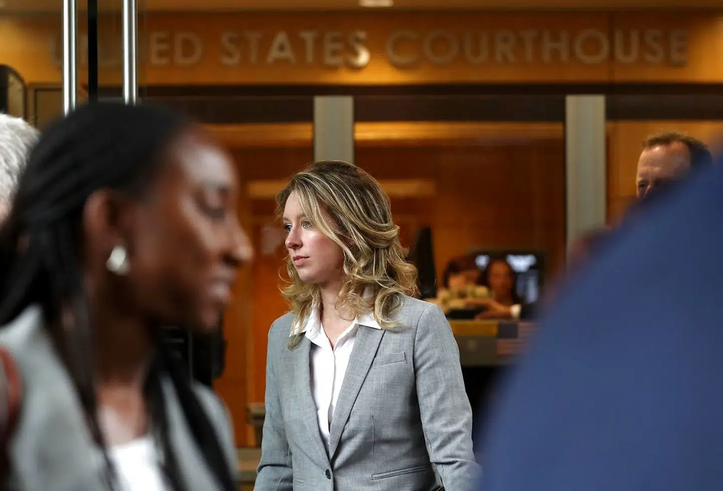 Elizabeth Holmes ved et tidligere, indledende retsmøde.