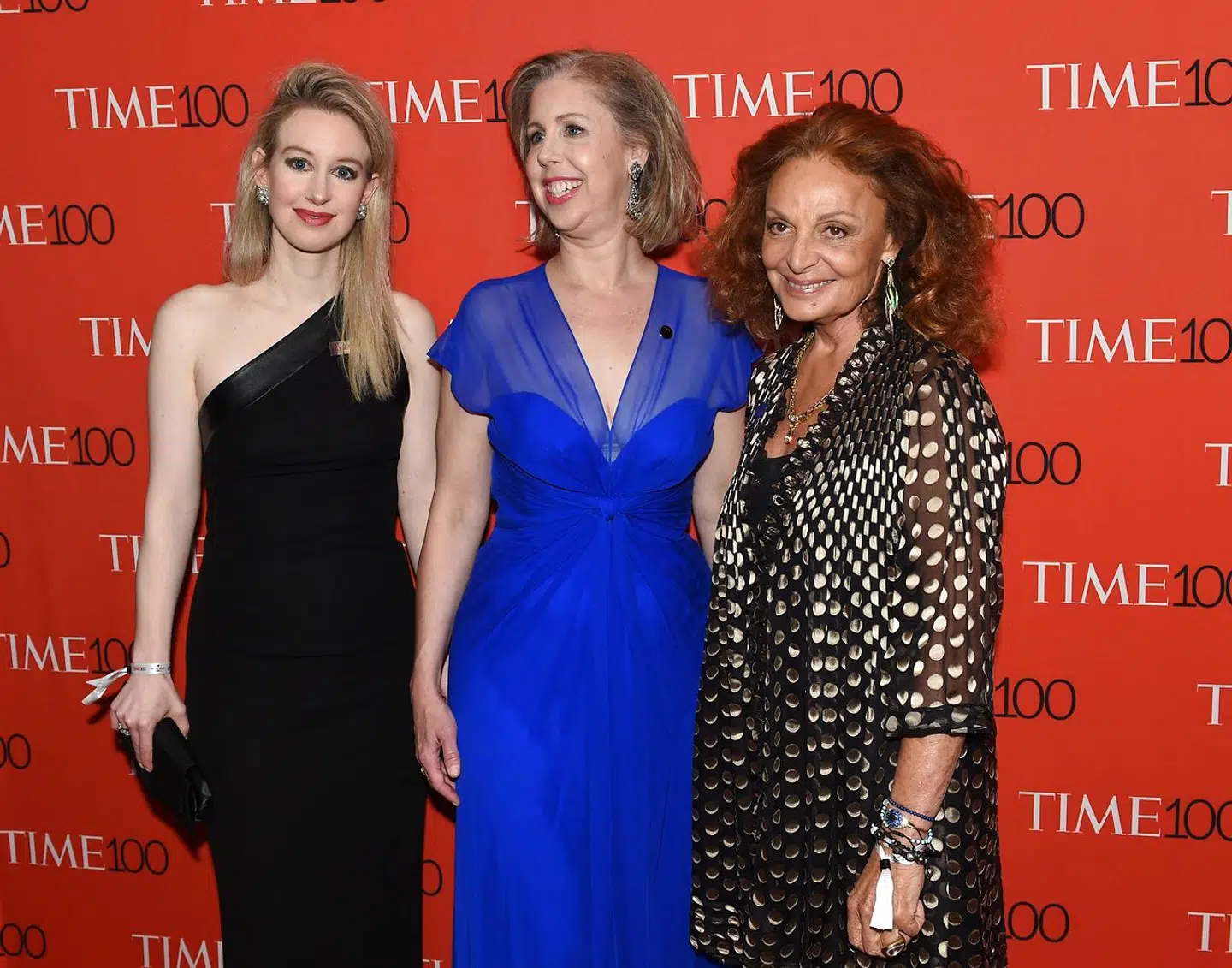 Elizabeth Holmes (tv.) var en hyppig gæst på den røde løber, her ses hun sammen med en redaktør fra Times Magazine, Nancy Gibbs, og designeren Diane von Furstenberg.