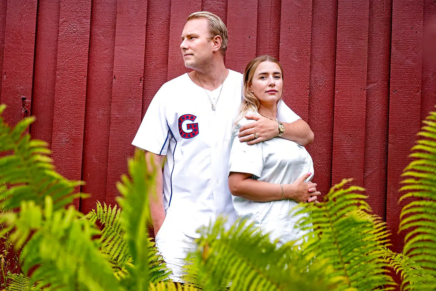 I dag er livet tilbage på rette kærlighedsspor for radioværter Pelle Peter og Maria Jencel, men begge skulle gennem svære kærestesorger, før de fandt hinanden.