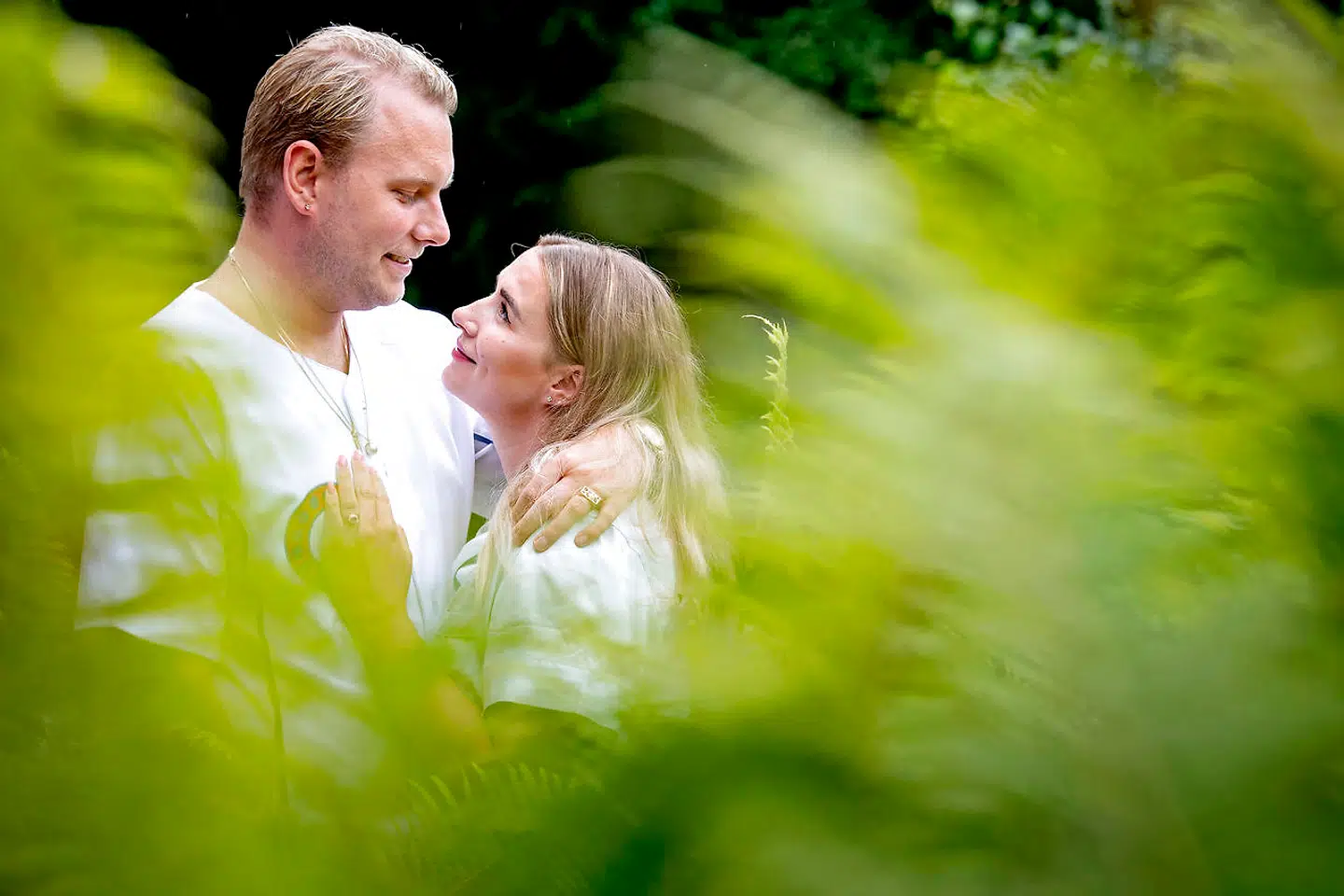 Kærlighedens uransagelige veje første Maria Jencel i armene på P3-vært Pelle Peter.