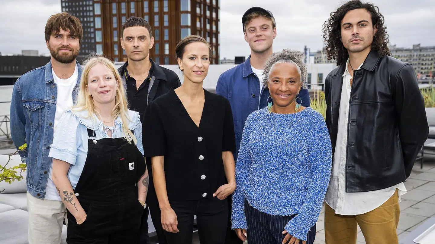 Årets deltagere samlet til pressemøde på 'Toppen af poppen'.