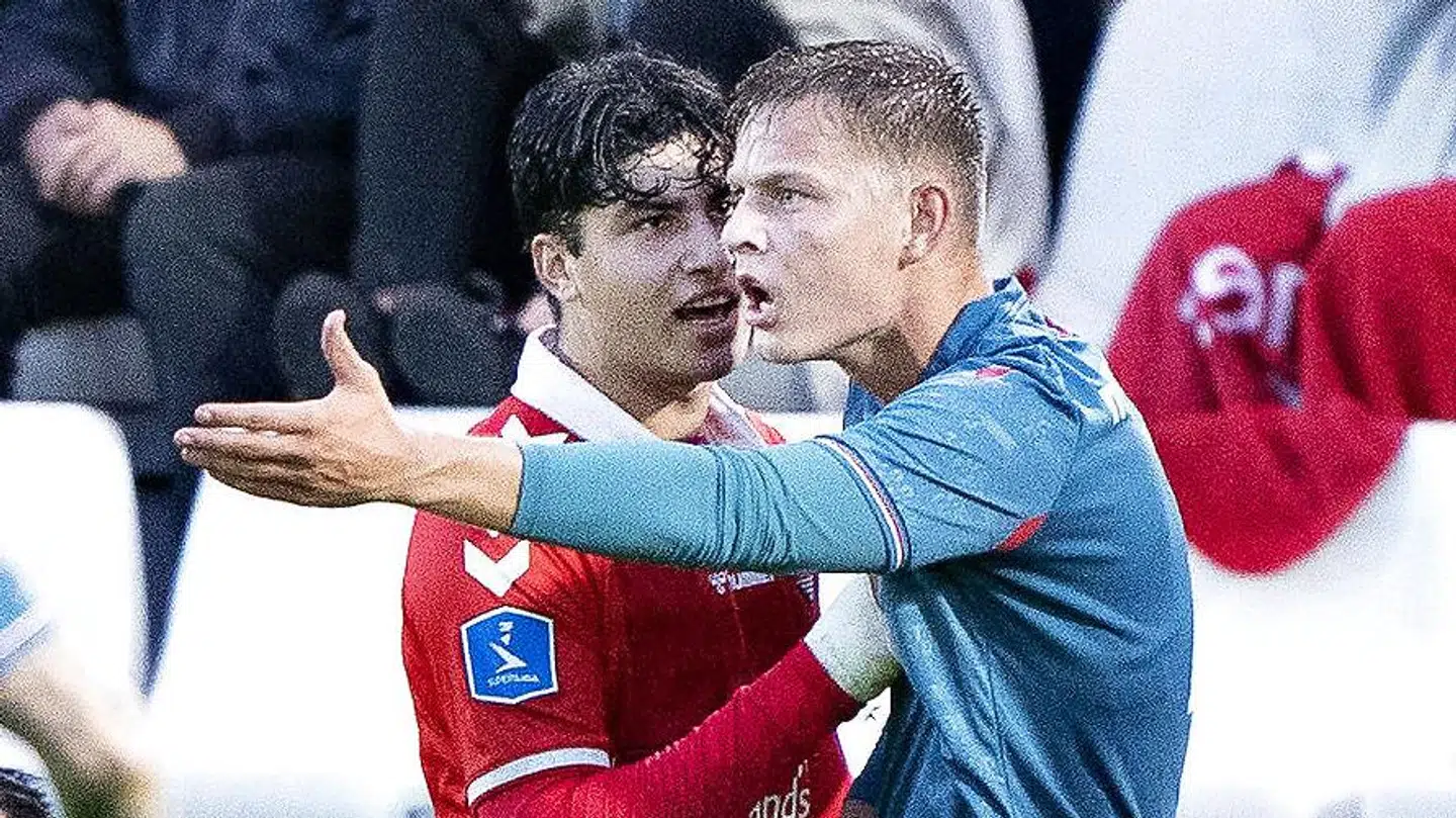 To af Superligaens største salgsobjekter, Vejles Whaid Faghir (th.) og AaBs Mathias Ross. Spørgsmålet er om begge spiller i Superligaen, når transfervinduet smækker i om få dage.