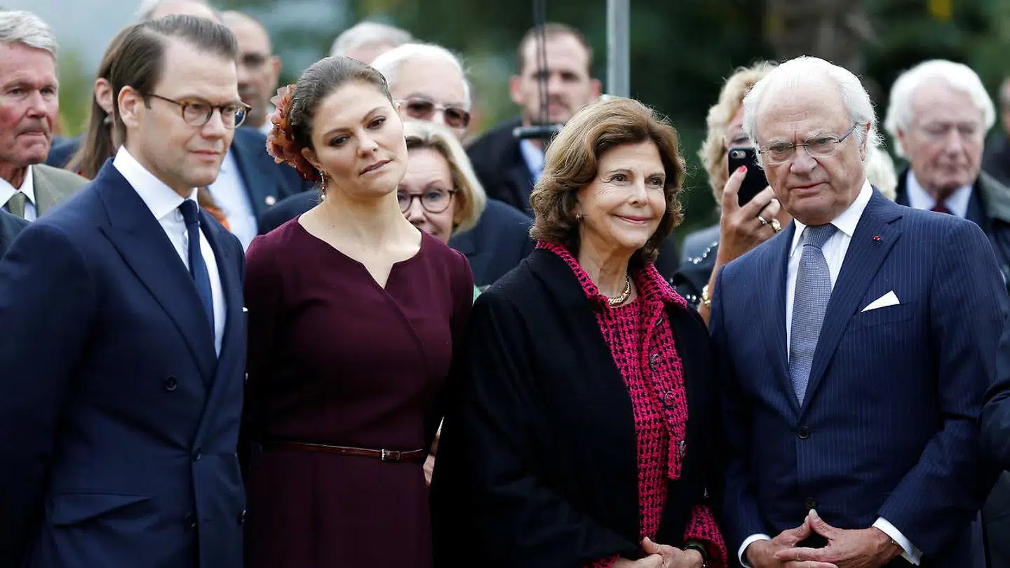 Kronprinsse Victoria, prins Daniel, kong Carl Gustaf og dronning Silvia til ceremoni på Parc Beaumont i oktober 2018.