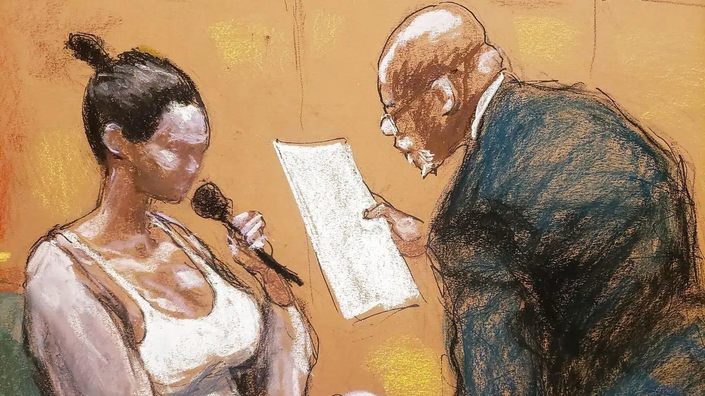 Retstegningen viser den omtalte ekskæreste, der forhøres af R. Kellys advokat Deveraux Cannick tirsdag. Kvinden har tidligere udtalt sig i forsvar for R. Kelly i dokumentaren 'Surviving R. Kelly', men fortalte siden, at hun var blevet presset til det af sangeren.