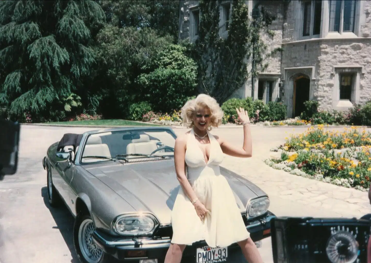 Anna Nicole Smith var meget fascineret af Marilyn Monroe. Under sit første fotoshoot for Playboy medbragte hun en plade med Monroes sange. Hun har desuden genindspillet Monroes »My Heart belongs to Daddy«.