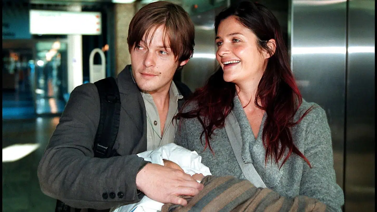 Helene Christensen og Norman Reedus kort efter fødslen af deres søn, Mingus.