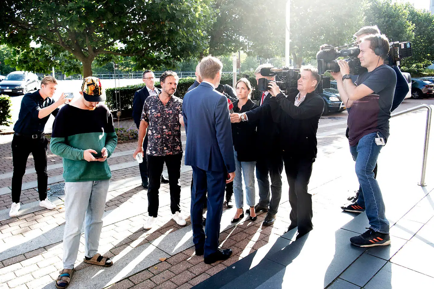 Kristian Thulesen Dahl taler med pressen ved retten i Lyngby mandag 9. august 2021. Han skulle vidne i svindelsagen mod Morten Messerschmidt, der var tiltalt for svig og dokumentfalsk i Meld- og Feld-sagen.