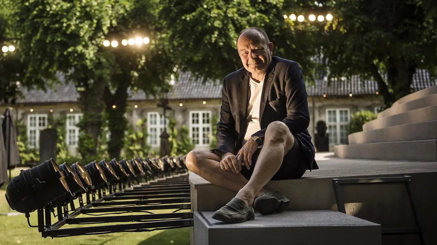 Til daglig er Steen Stig Lommer skuespiller og teaterchef på Grønnegårds Teatret.