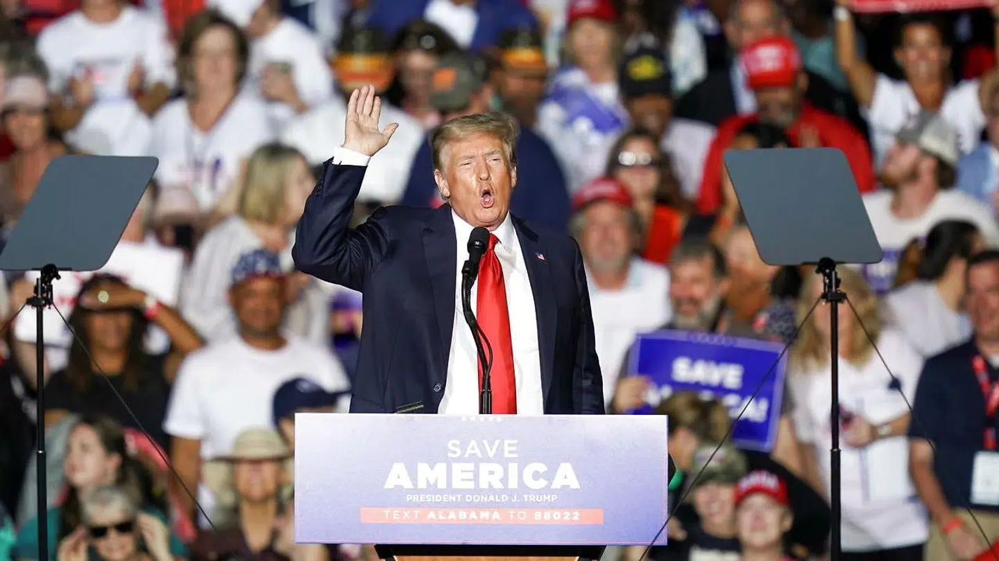 Den tidligere amerikanske præsident Donald Trump taler ved et rally i Cullman, Alabama.