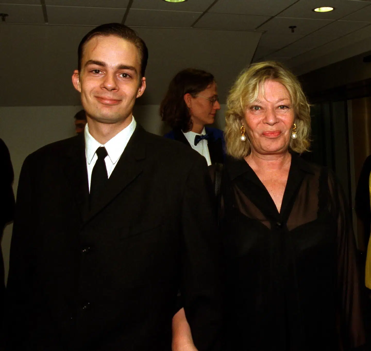 Ulf Pilgaard mistede sin kone Gitte i 2016, og i april i år mistede han også sin yngste søn, Mikkel. Her ses de ved premieren på 'Hvem støver af?' i 1998.