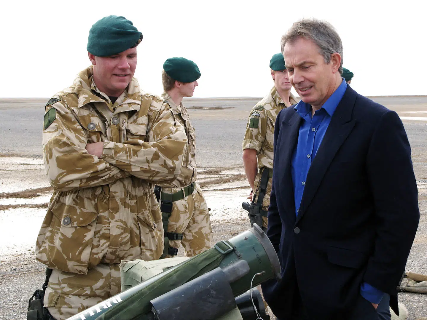 Tony Blair besøger britiske tropper i Camp Bastion i den sydlige Helmand Provins, 20. November 2006.