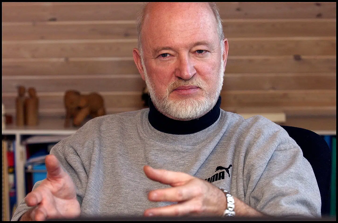 John Halse, tidligere formand for foreningen Børns Vilkår, blander sig nu i debatten om mavebluser. (Arkivfoto)