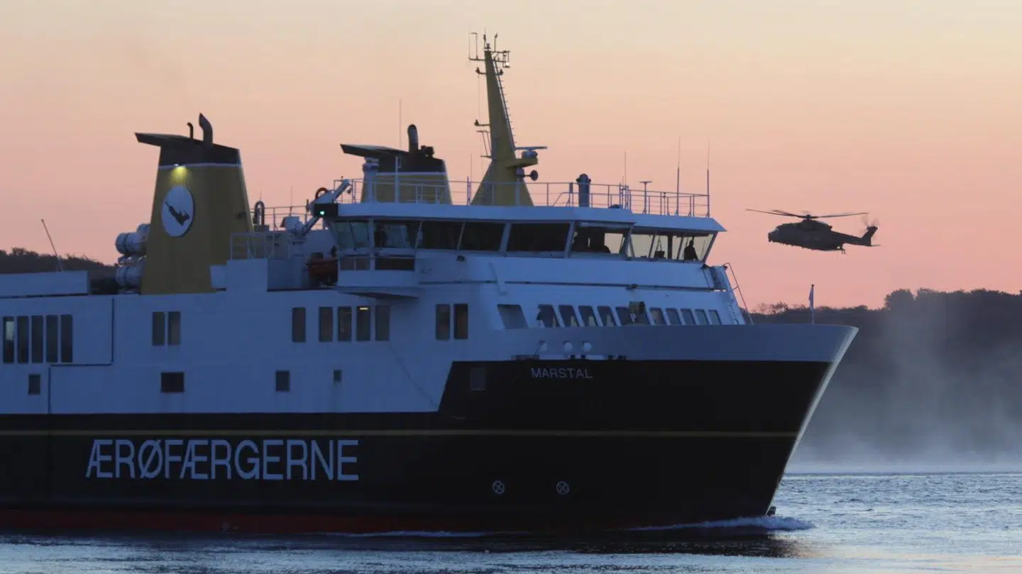 Eftersøgningen af bilens ejer involverer en helikopter. Foto: presse-fotos.dk