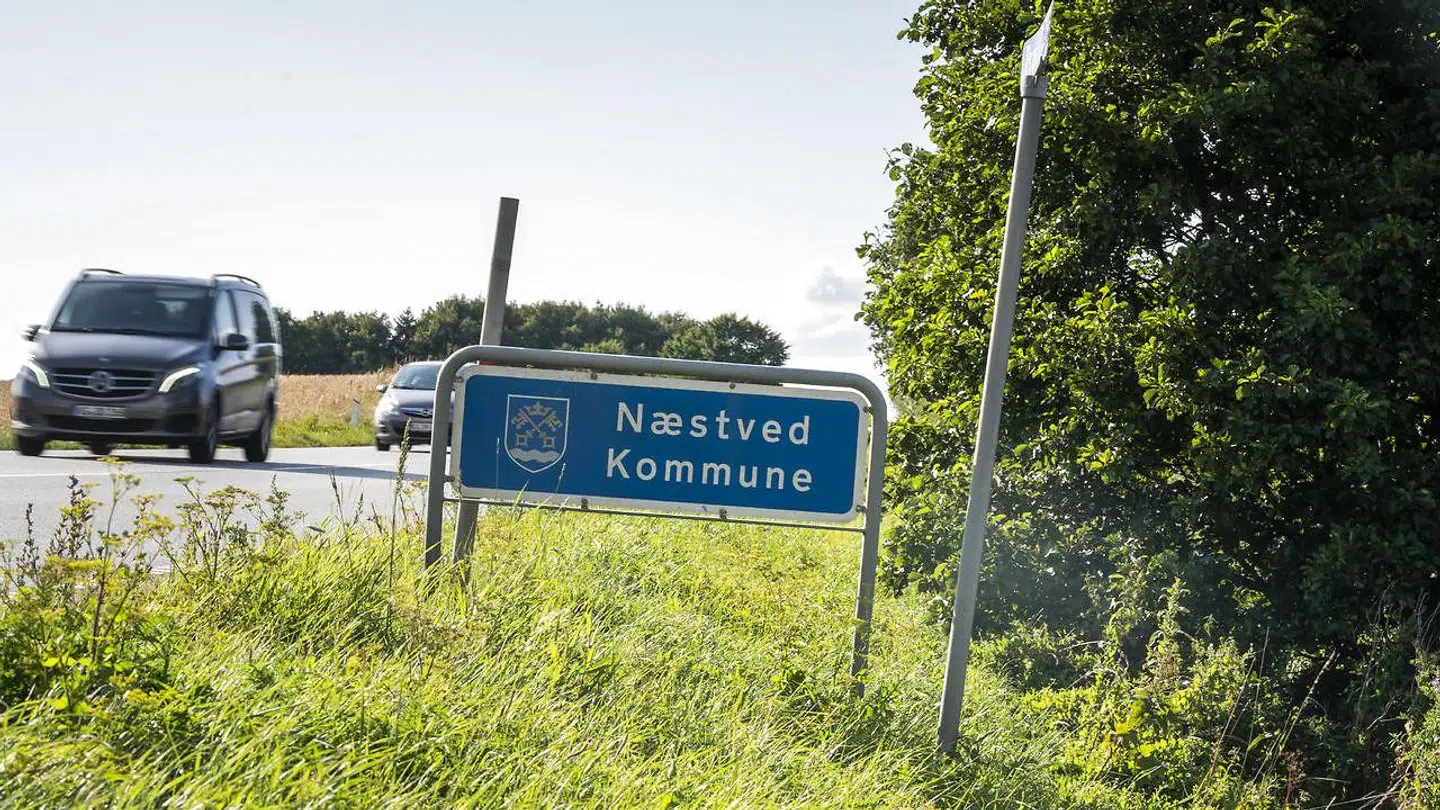 Betjentene fik en kæmpe overraskelse, da de stoppede en Skoda på landevej lidt uden for Næstved klokken 16:02 søndag eftermiddag.