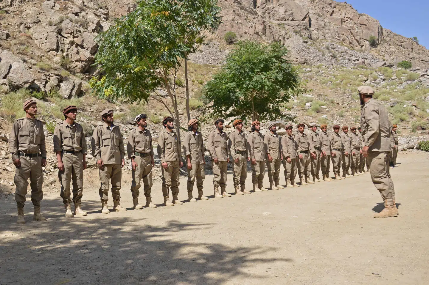 Soldater fra Afghanistans hær træner i Dara-distriktet i Panjshir-provinsen, der i mange år har været kendt for sin modstand mod Taliban. Det er et af de få områder, Taliban ikke kontrollerer. Provinsens leder, Ahmad Massoud, hævder at have omkring 9000 mand under sin kommando. Ahmad Sahel Arman/Ritzau Scanpix