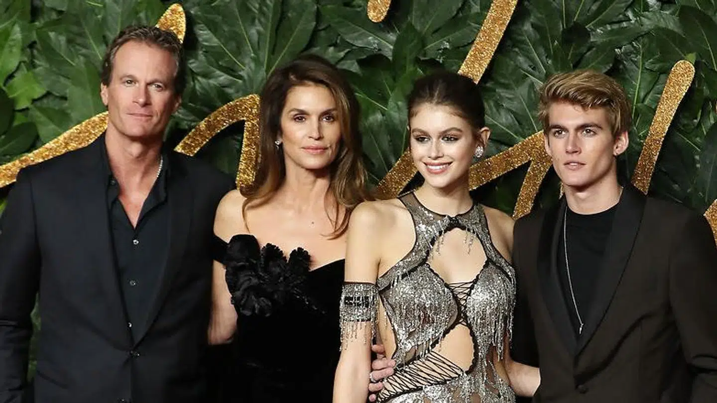 Cindy Crawford ses her i 2018 med sin mand, Rande Gerber, samt parrets to børn, Kaia Jordan Gerber og Presley Gerber.