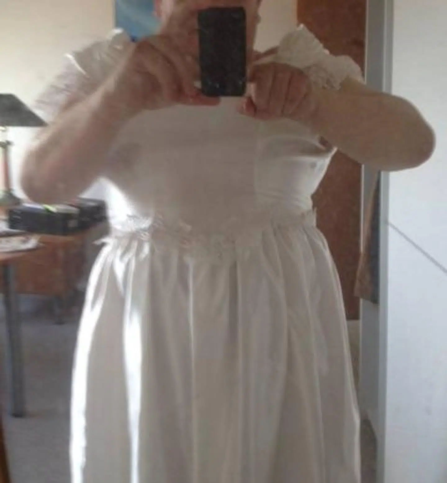 Jannick fortæller, at han bedst kan lide at klæde sig ud feminint, når han er houseboy. Blandt andet var det frækt at have en brudekjole på, siger han.