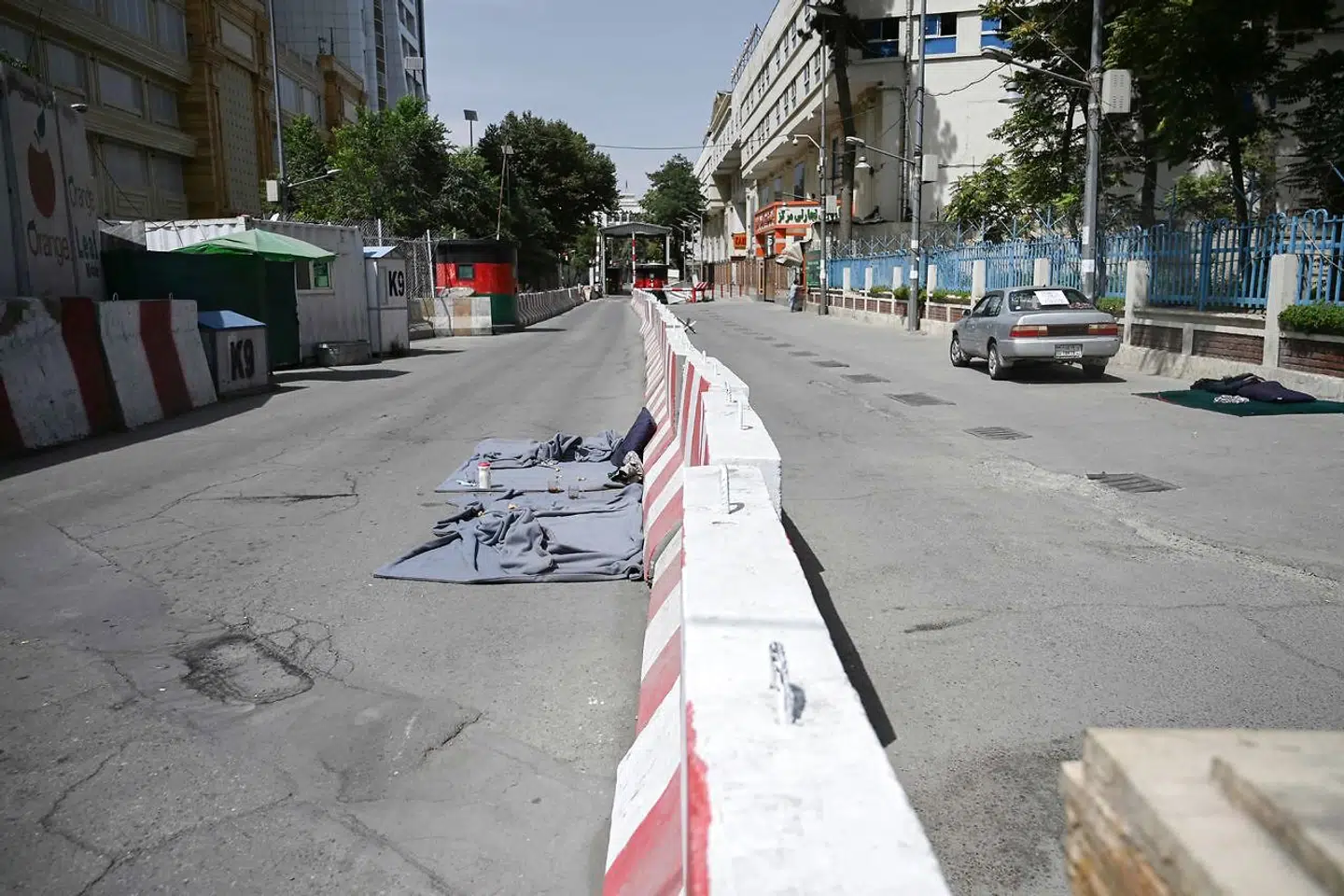 Mange gader og pladser fremstår øde.