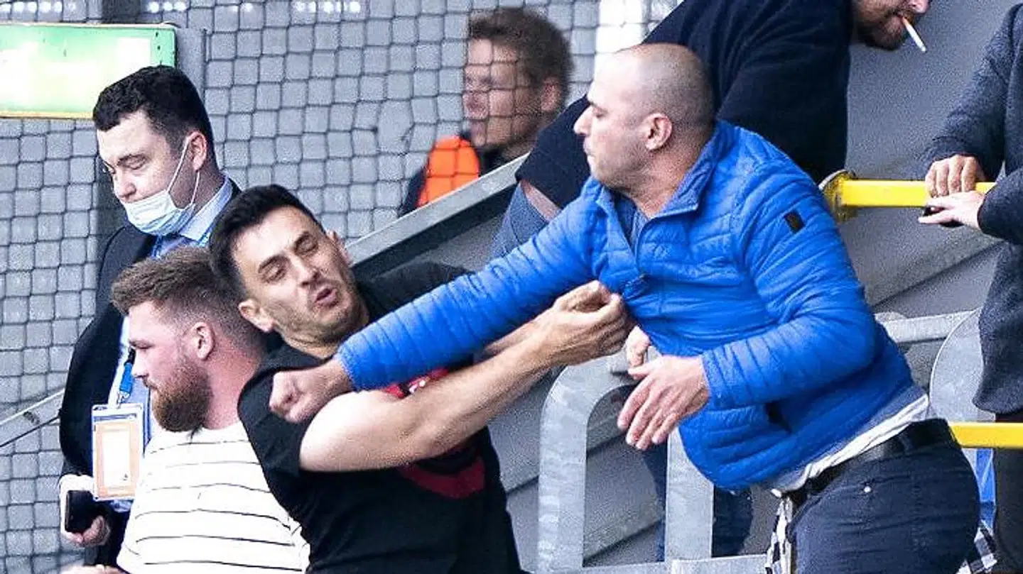 Der udbrød slåskampe på stadion i Randers torsdag aften.