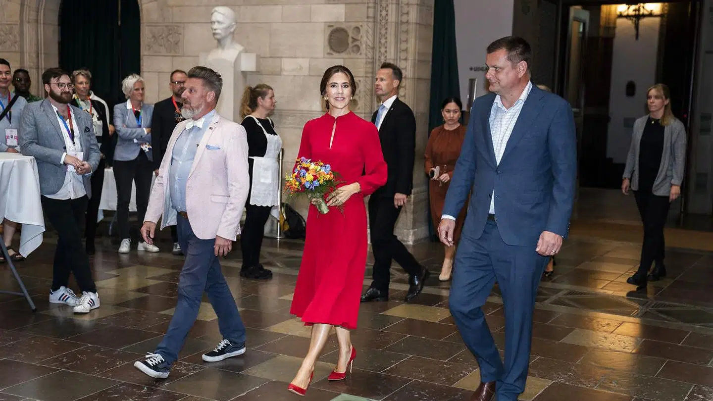 Kronprinsesse Mary til den officielle åbning af Copenhagen Pride på Københavns Rådhus med Pride-boss Lars Henriksen (t.v).