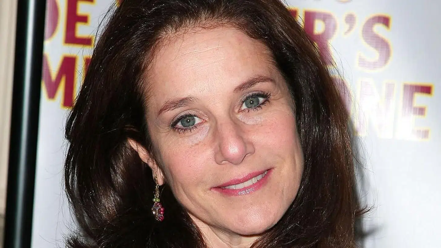 Debra Winger har tidligere vundet to Oscars og er blandt andet kendt fra filmene An Officer and a Gentleman, Terms of Endearment og Shadowlands.