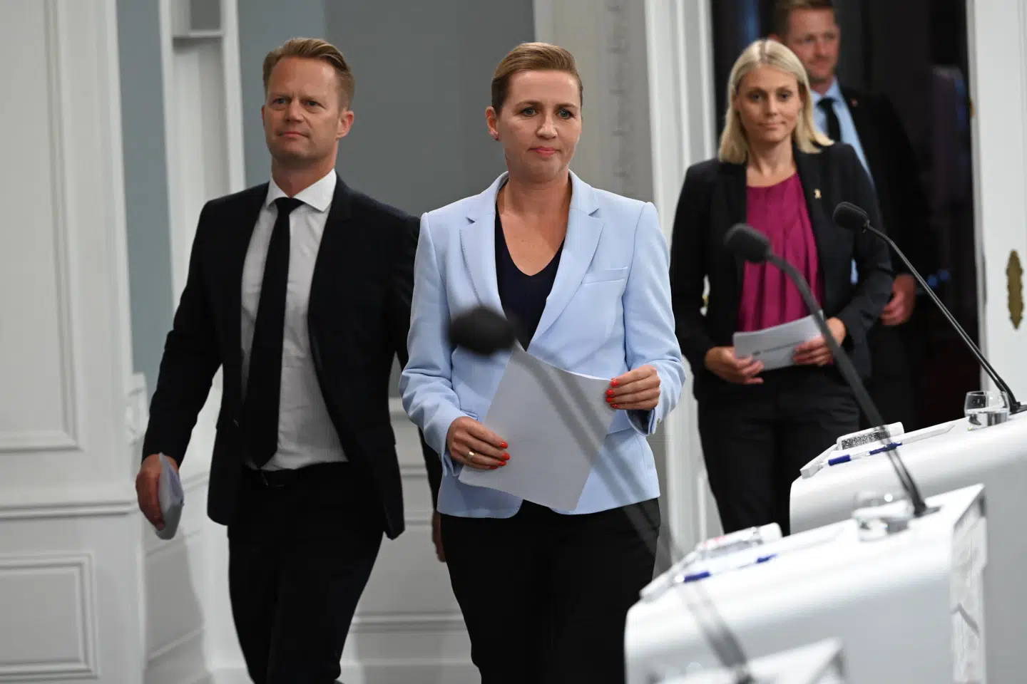 Statsminister Mette Frederiksen, udenrigsminister Jeppe Kofod og forsvarsminister Trine Bramsen afholdt pressemøde om Afghanistan i Spejlsalen i Statsministeriet onsdag.