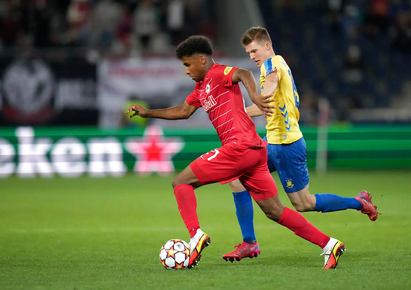 Det var Karim Adeyemis (tv.) mål, Tøfting mener var offside.