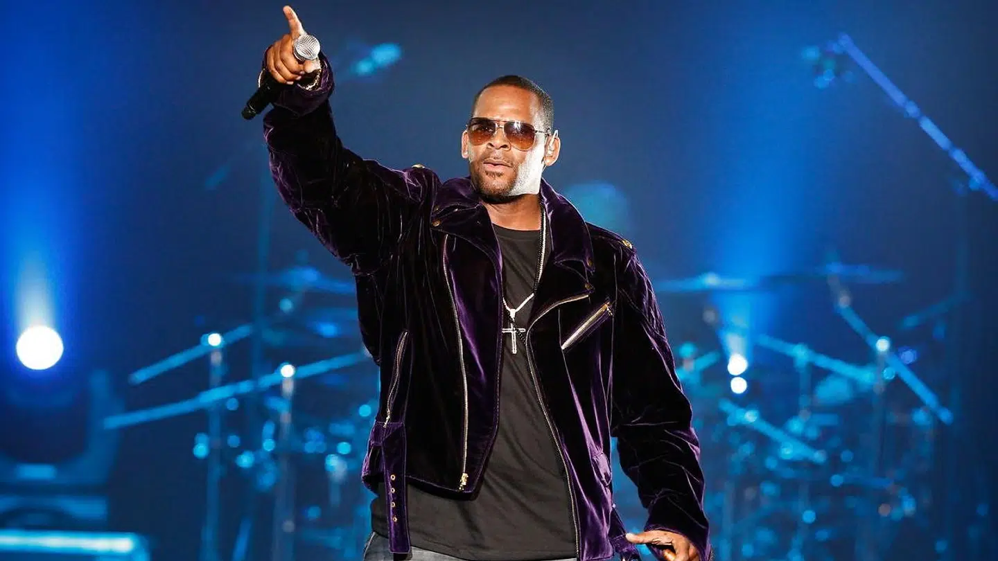 R. Kelly på scenen i 2011.