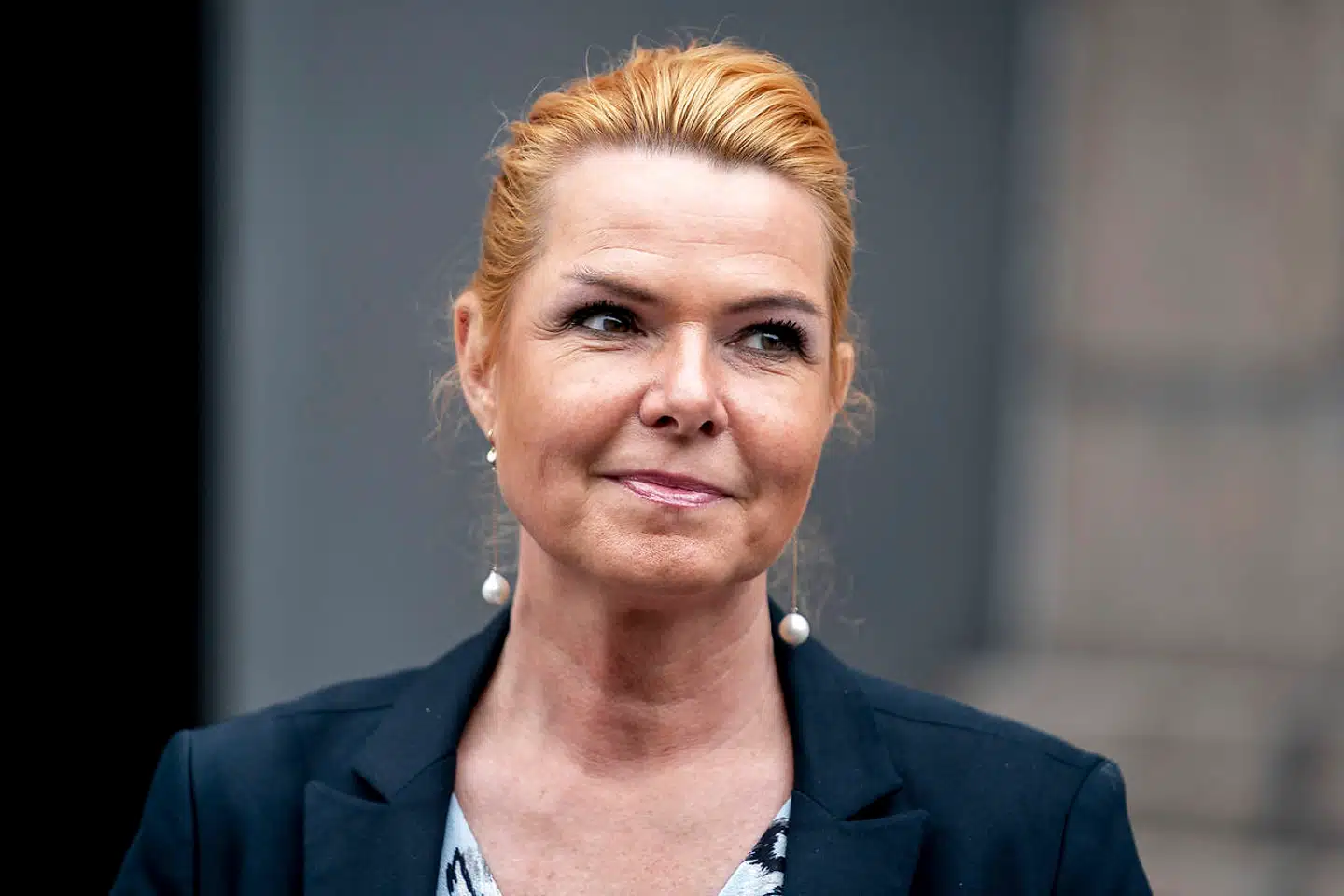 »Det, som hun meget stilfærdigt foreslog, var såmænd blot, at offentlighed skulle være udgangspunktet, og at der burde ske transmission via billeder og lyd af alt, med mindre retten ved kendelse besluttede andet,« skriver Leif Donbæk om rigsretsagen mod Inger Støjberg.