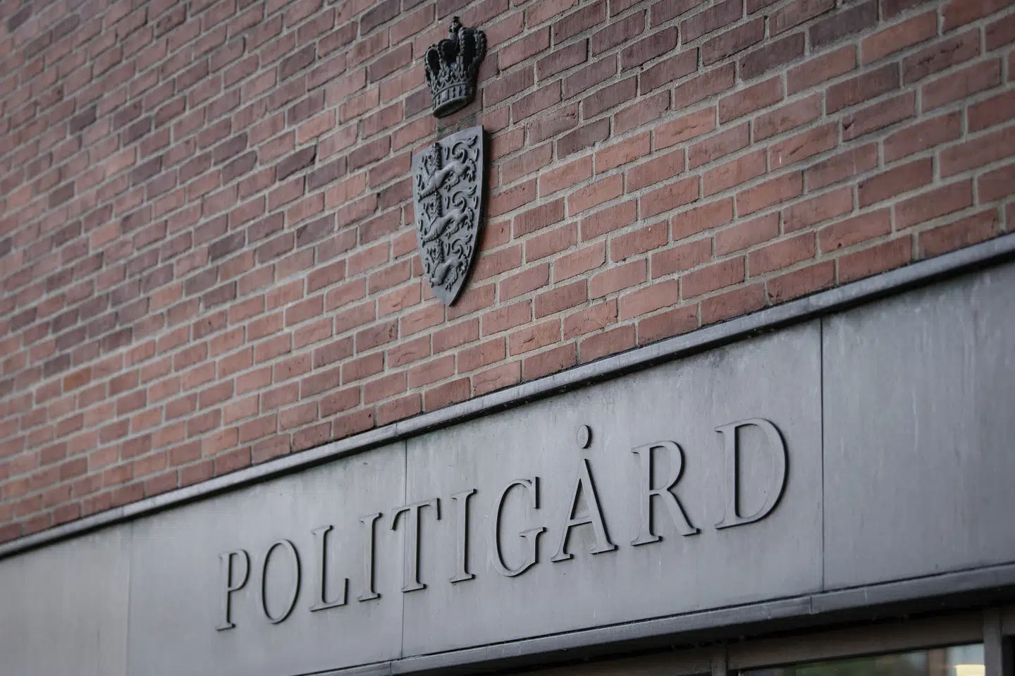 Statsadvokaten i Viborg har besluttet at indstille efterforskningen mod de politifolk fra Østjyllands Politi, som i oktober 2020 skød og dræbte en 25-årig mand. Bo Amstrup/Ritzau Scanpix