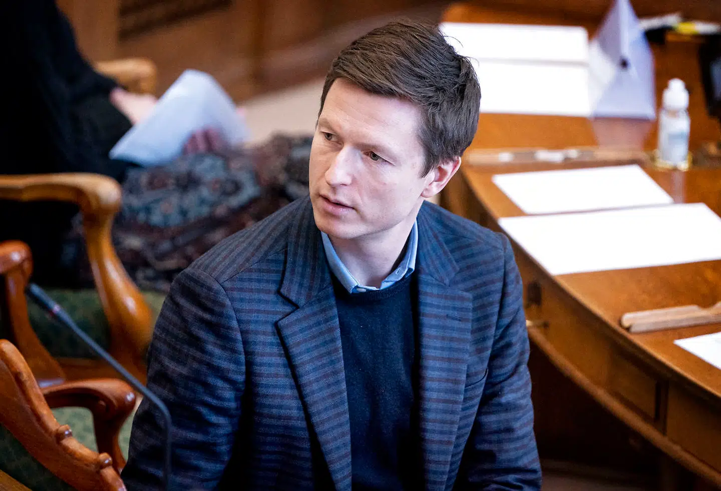 Socialdemokraternes Jesper Petersen under møde i Folketingssalen, hvor en række lovforslag bliver behandlet. Det gælder blandt andet et borgerforslag om strengere straf til vanvidsbilister, som dræber. Der er desuden en forespørgsel til kulturminister Joy Mogensen (S) af Henrik Dahl (LA) og Morten Messerschmidt (DF) om at sikre åndsfriheden på Kunstakademiet, tirsdag den 26 janaur 2021. (Foto: Liselotte Sabroe/Ritzau Scanpix)