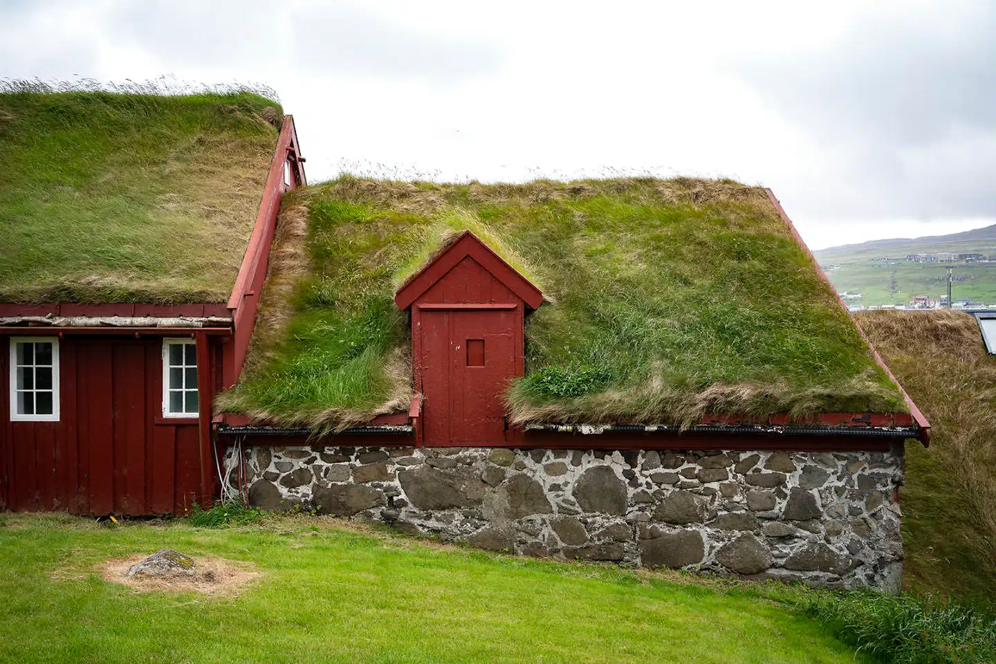 Verdens smukkeste parlamentsbygning. Tinganes i Torshavn er hjemsted for det færøske selvstyre