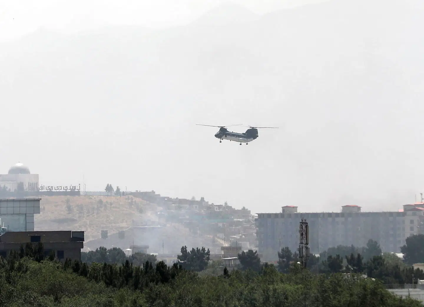CH-46 Sea Knight military transport helicopter flies over Kabul, Afghanistan August 15, 2021. REUTERS/Stringer NO RESALES.NO ARCHIVES REFILE - CORRECTING INFORMATION