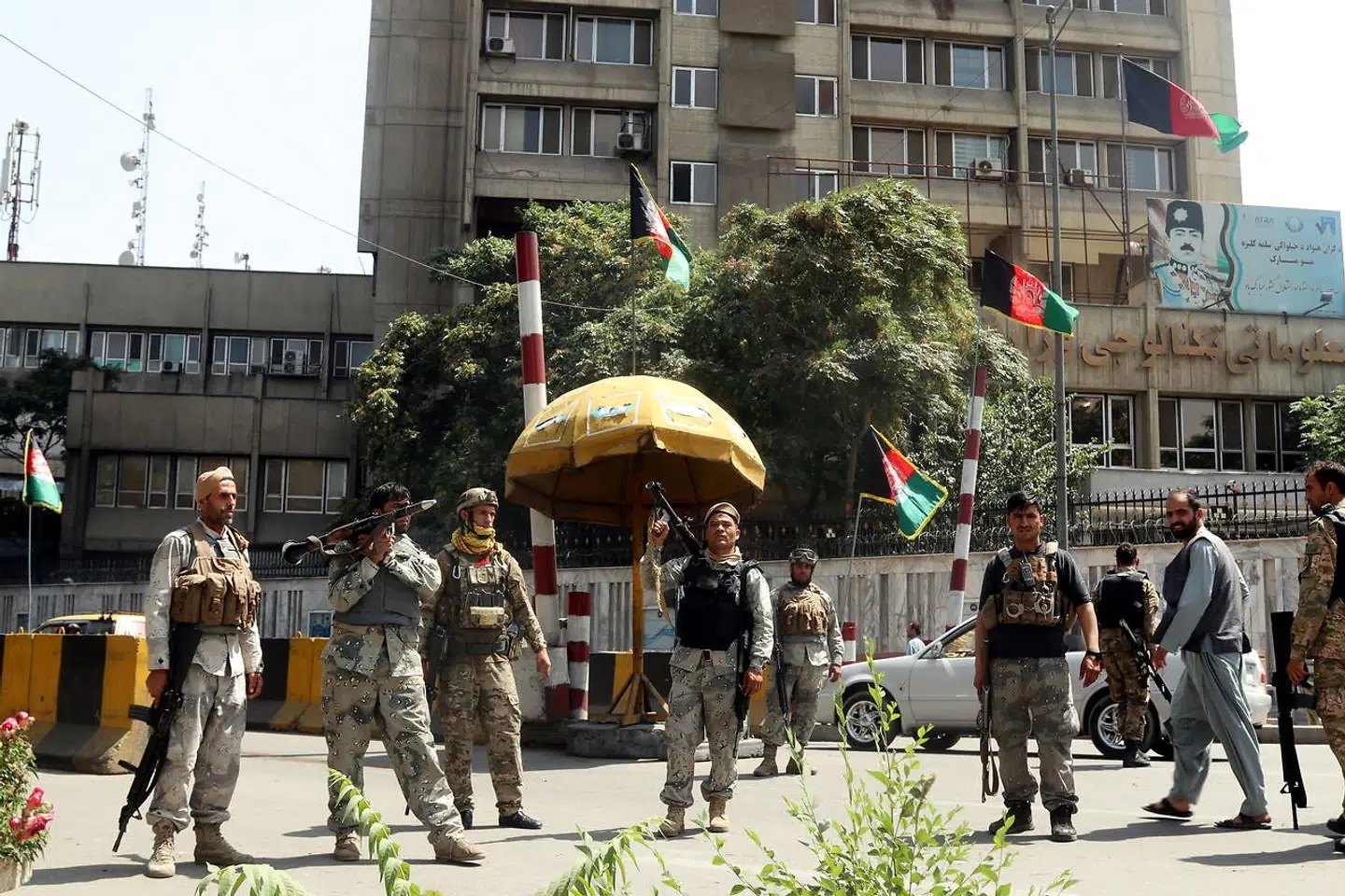 Afghanske sikkerhedsstyrker i Kabul, mens Taliban er ved at overtage magten.